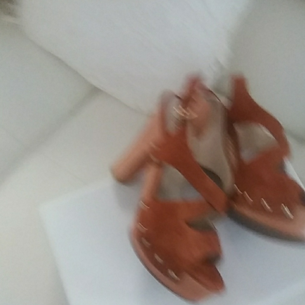 Shoes - Picture 3 of 4